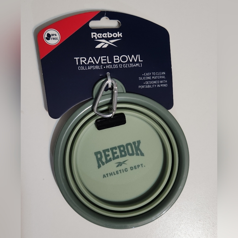 REEBOK Travel Pet Bowl Red Expandable Silicone BPA FREE Silvertone Carabiner Hol